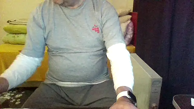 Snapshot of st206boy chatting on April 2026 01:11:01 AM st206boy online show from April 2026 01:11:01 AM