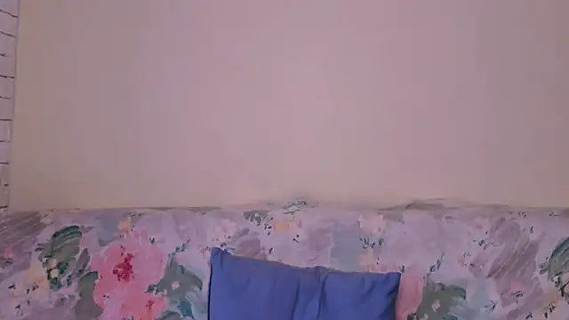 Snapshot of Elle_Pearl_ chatting on January 2026 07:34:01 AM Elle Pearl online show from January 2026 07:34:01 AM