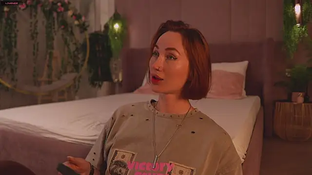 Serena Waldarf online show from November 2025 03:45:02 PM