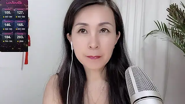 Snapshot of JackieBell chatting on September 2025 05:42:01 AM JackieBell online show from September 2025 05:42:01 AM