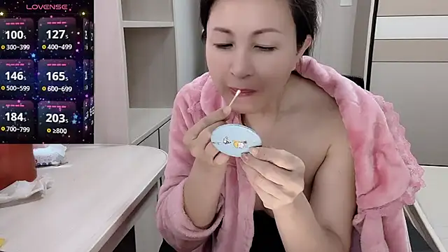 Snapshot of JackieBell chatting on October 2025 01:50:01 AM JackieBell online show from October 2025 01:50:01 AM