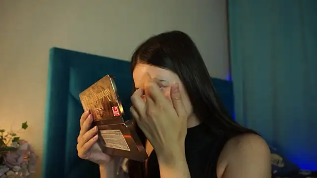 ywixos online show from October 2025 01:41:02 PM