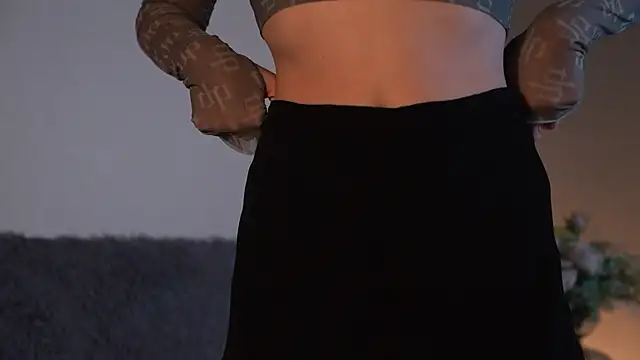 ywixos online show from October 2025 01:33:02 PM