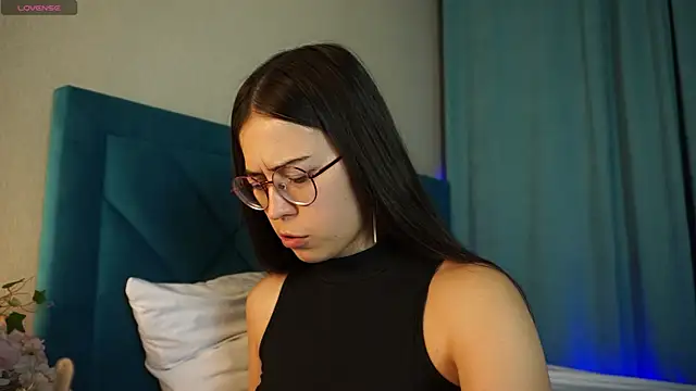 ywixos online show from October 2025 02:41:01 PM