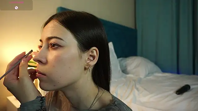 ywixos online show from November 2025 01:44:01 PM