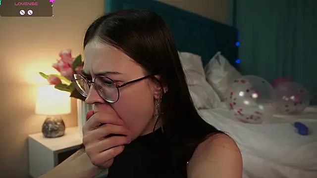 ywixos online show from March 2026 02:45:02 PM