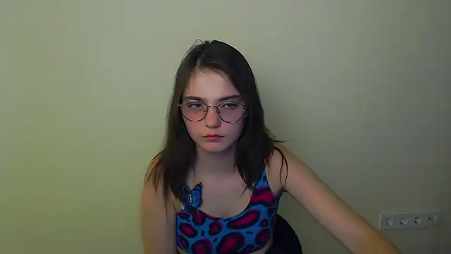 Snapshot of Sun_Shine__ chatting on June 2026 06:57:01 PM Sun Shine online show from June 2026 06:57:01 PM