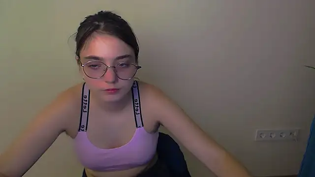 Snapshot of Sun_Shine__ chatting on June 2026 09:57:02 PM Sun Shine online show from June 2026 09:57:02 PM