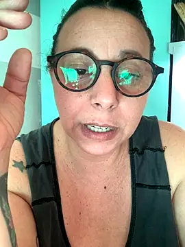 Snapshot of LupeLok chatting on October 2025 07:00:01 PM LupeLok online show from October 2025 07:00:01 PM