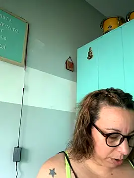 Snapshot of LupeLok chatting on November 2025 04:29:02 PM LupeLok online show from November 2025 04:29:02 PM