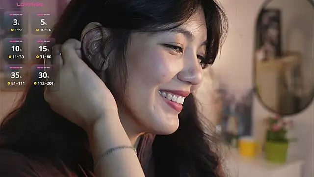 Snapshot of MoiraEger chatting on September 2025 04:07:01 PM MoiraEger online show from September 2025 04:07:01 PM