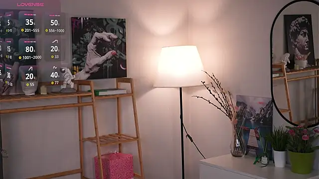 Snapshot of MoiraEger chatting on September 2025 05:05:02 PM MoiraEger online show from September 2025 05:05:02 PM