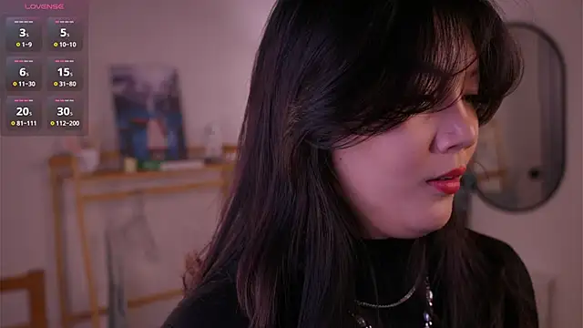 Snapshot of MoiraEger chatting on October 2025 05:17:01 PM MoiraEger online show from October 2025 05:17:01 PM