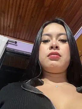 Snapshot of CrisMarulanda chatting on November 2025 02:45:02 AM CrisMarulanda online show from November 2025 02:45:02 AM