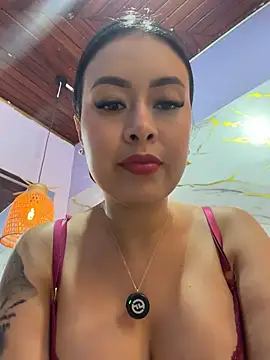 CrisMarulanda online show from July 2026 05:27:02 PM