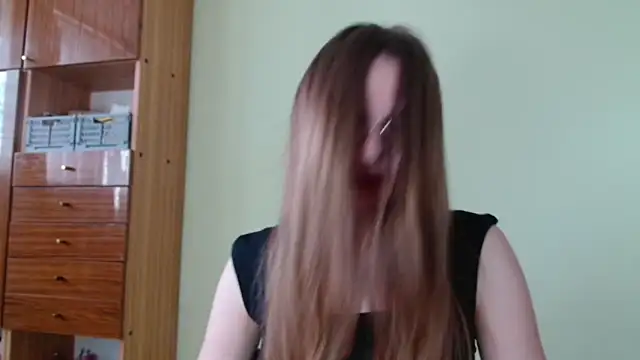 Snapshot of LooveELLYx chatting on April 2026 01:36:02 PM LooveELLYx online show from April 2026 01:36:02 PM