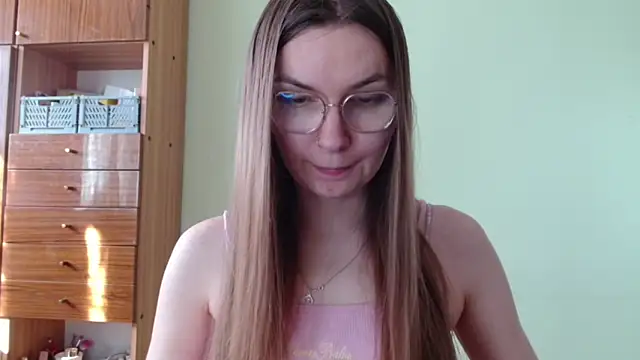 Snapshot of LooveELLYx chatting on April 2026 02:45:02 PM LooveELLYx online show from April 2026 02:45:02 PM