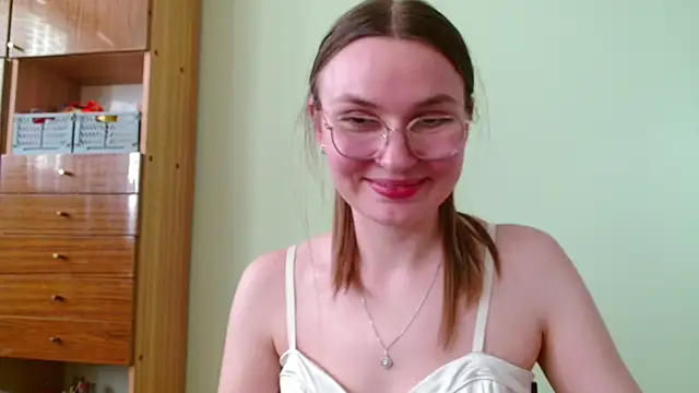 Snapshot of LooveELLYx chatting on April 2026 05:30:01 PM LooveELLYx online show from April 2026 05:30:01 PM