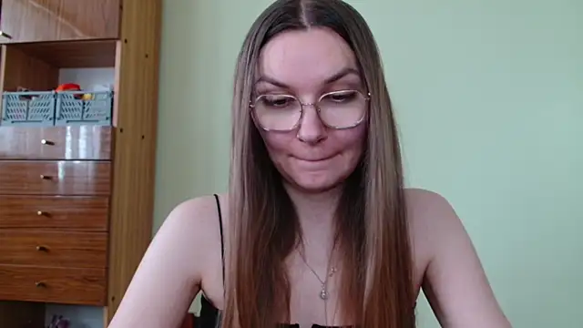 Snapshot of LooveELLYx chatting on May 2026 01:41:01 PM LooveELLYx online show from May 2026 01:41:01 PM