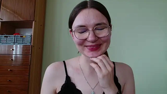 Snapshot of LooveELLYx chatting on May 2026 06:30:01 AM LooveELLYx online show from May 2026 06:30:01 AM