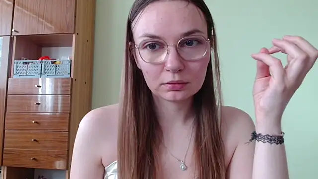 Snapshot of LooveELLYx chatting on May 2026 01:52:02 PM LooveELLYx online show from May 2026 01:52:02 PM