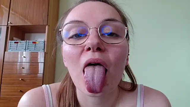 Snapshot of LooveELLYx chatting on May 2026 02:22:02 PM LooveELLYx online show from May 2026 02:22:02 PM