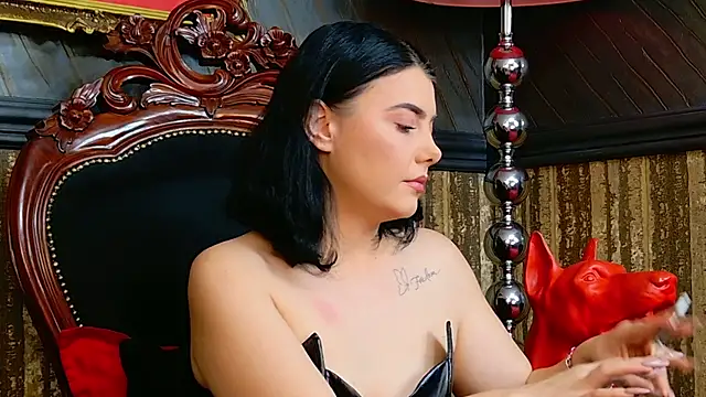 Snapshot of MistressEly chatting on November 2025 01:03:01 PM MistressEly online show from November 2025 01:03:01 PM