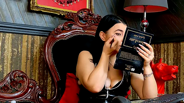 Snapshot of MistressEly chatting on December 2025 06:51:01 AM MistressEly online show from December 2025 06:51:01 AM