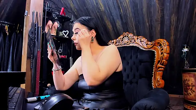 Snapshot of MistressEly chatting on January 2026 01:48:02 PM MistressEly online show from January 2026 01:48:02 PM