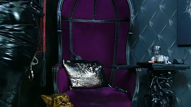 Snapshot of FinDomKaya chatting on October 2025 06:13:02 AM FinDomKaya online show from October 2025 06:13:02 AM