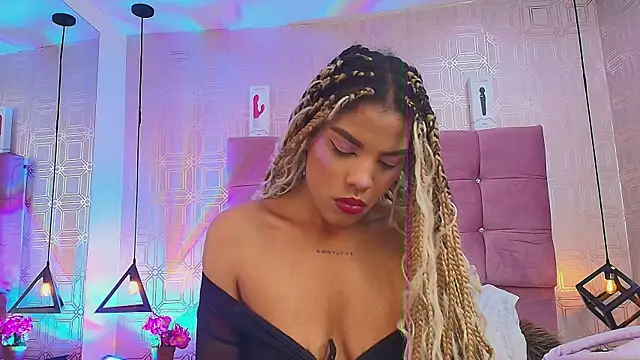 Snapshot of LexieBloom chatting on October 2025 03:58:01 AM LexieBloom online show from October 2025 03:58:01 AM