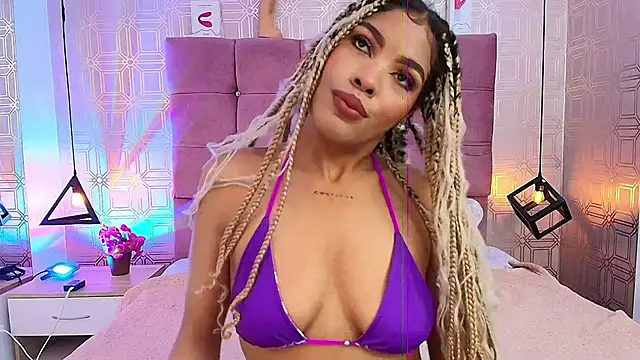 Snapshot of LexieBloom chatting on October 2025 03:48:02 AM LexieBloom online show from October 2025 03:48:02 AM