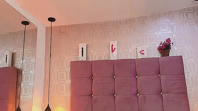 Snapshot of LexieBloom chatting on October 2025 04:02:02 AM LexieBloom online show from October 2025 04:02:02 AM