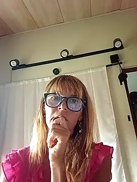 Snapshot of LunaNatural chatting on September 2025 09:39:02 PM LunaNatural online show from September 2025 09:39:02 PM