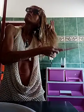 Snapshot of LunaNatural chatting on November 2025 07:02:02 PM LunaNatural online show from November 2025 07:02:02 PM