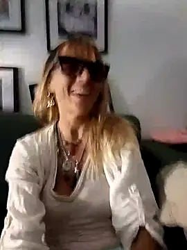 Snapshot of LunaNatural chatting on June 2026 08:14:02 PM LunaNatural online show from June 2026 08:14:02 PM