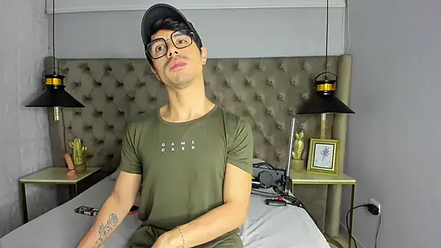 BryCams3 online show from September 2025 02:35:02 AM