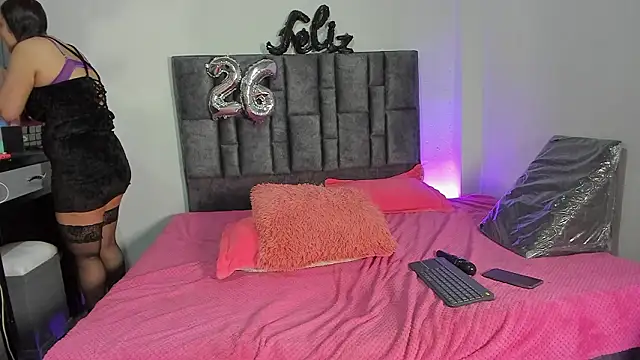 Esmeraldaa- online show from March 2026 06:30:01 AM