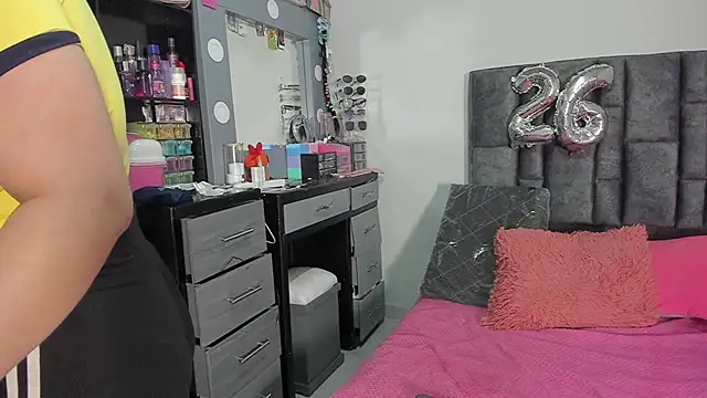 Esmeraldaa- online show from March 2026 04:38:02 AM