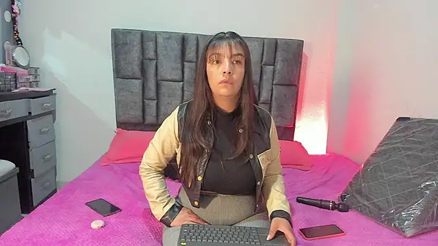 Esmeraldaa- online show from May 2026 05:25:01 AM