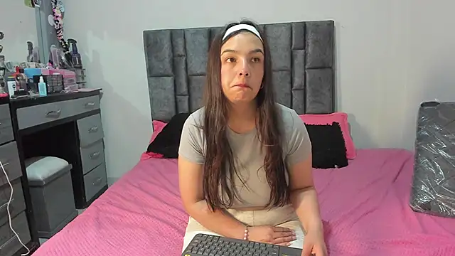 Esmeraldaa- online show from May 2026 05:36:02 AM