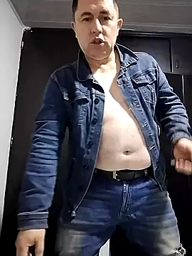 BigCristh79 online show from February 2026 07:32:02 PM