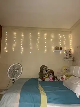 Snapshot of effie_castroo chatting on November 2025 01:17:02 AM effie castroo online show from November 2025 01:17:02 AM