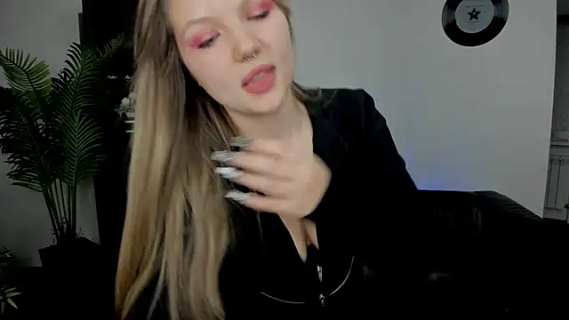 Snapshot of MariaRobinsone chatting on October 2025 07:33:01 PM MariaRobinsone online show from October 2025 07:33:01 PM