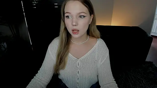 Snapshot of MariaRobinsone chatting on October 2025 04:57:02 AM MariaRobinsone online show from October 2025 04:57:02 AM