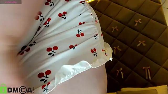 Snapshot of Chloee_White chatting on April 2026 09:15:01 AM Chloee White online show from April 2026 09:15:01 AM
