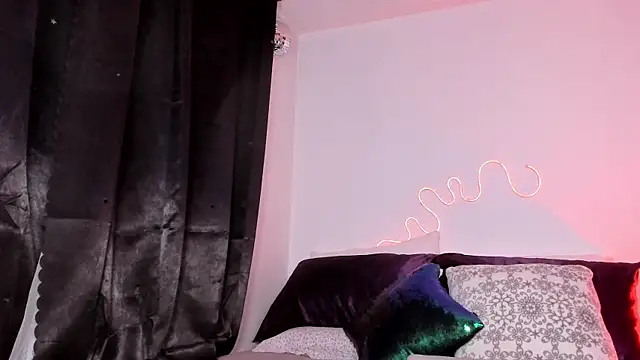 Londonttipton online show from April 2026 11:37:02 PM