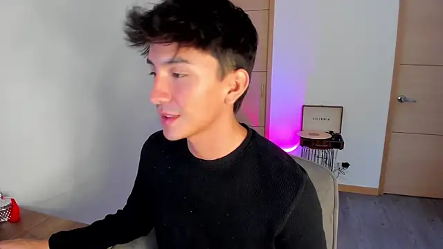 sweettaaron01 online show from October 2025 05:53:02 PM