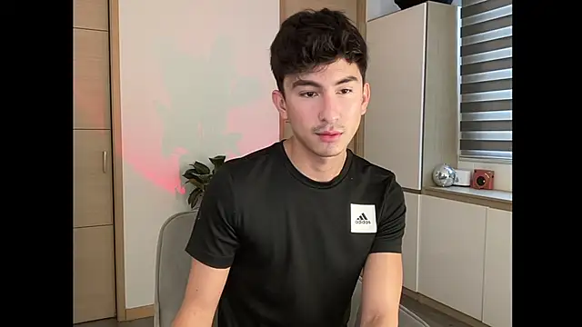 sweettaaron01 online show from October 2025 05:43:01 PM