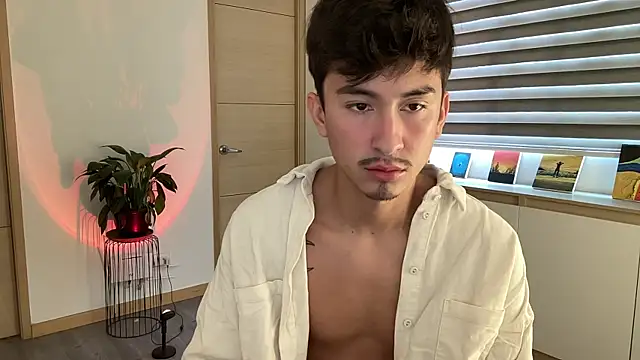 sweettaaron01 online show from October 2025 05:35:01 PM